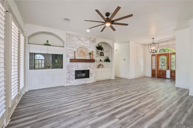 204 Leisure Lane, Friendswood, TX 77546