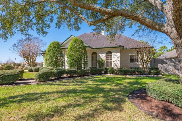 204 Leisure Lane, Friendswood, TX 77546