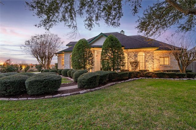 204 Leisure Lane, Friendswood, TX 77546