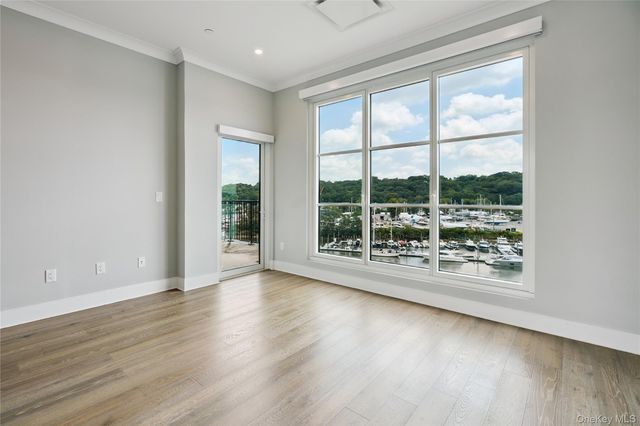 100 Garvies Point Road 1204, Glen Cove, NY 11542