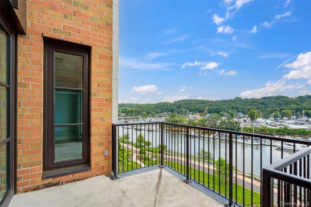 100 Garvies Point Road 1204, Glen Cove, NY 11542