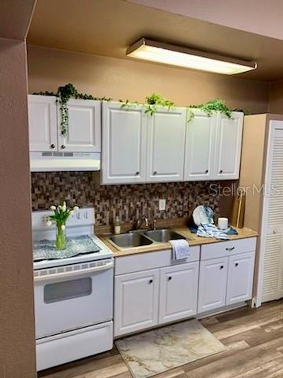 Image 14 of property listing at 2322 W CHERRY STREET, Tampa, FL 33607