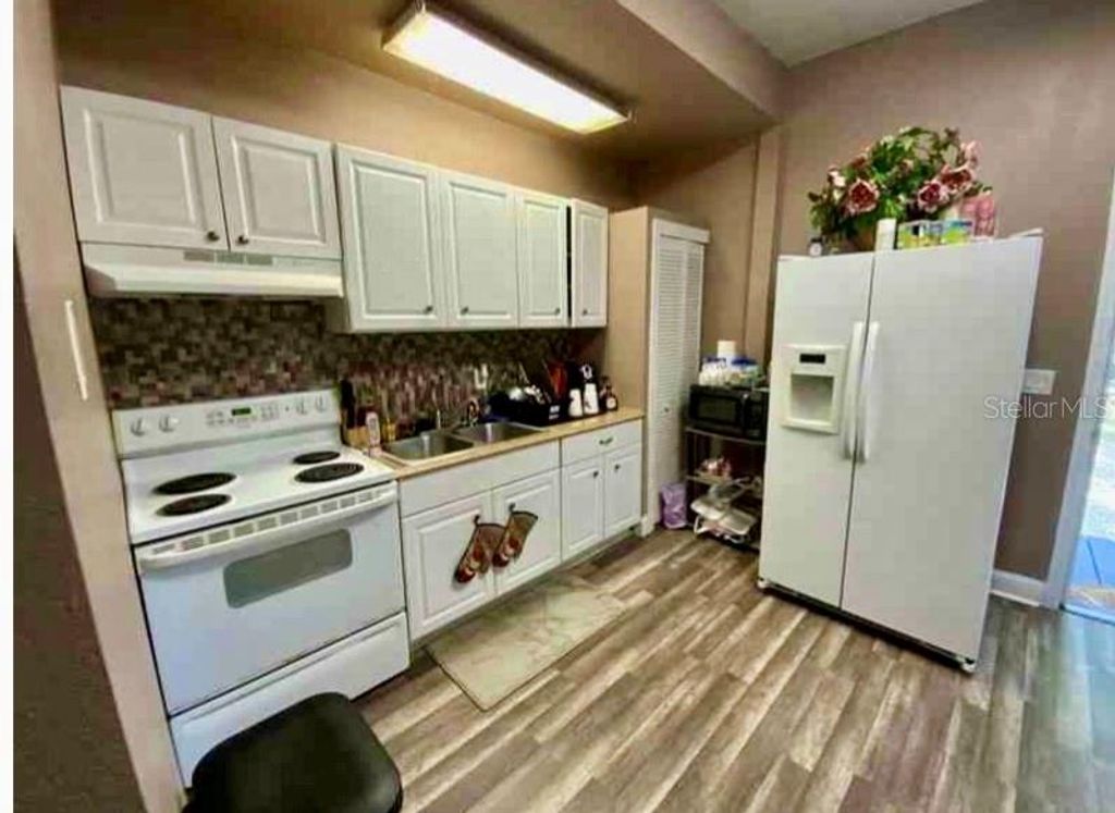 Image 16 of property listing at 2322 W CHERRY STREET, Tampa, FL 33607