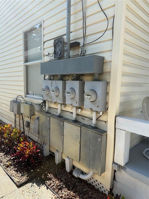 Image 3 of property listing at 2322 W CHERRY STREET, Tampa, FL 33607