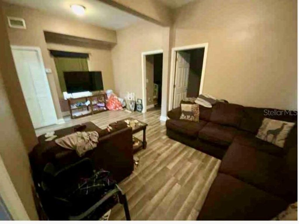 Image 28 of property listing at 2322 W CHERRY STREET, Tampa, FL 33607