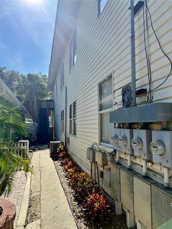 Image 4 of property listing at 2322 W CHERRY STREET, Tampa, FL 33607