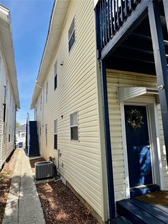 Image 5 of property listing at 2322 W CHERRY STREET, Tampa, FL 33607