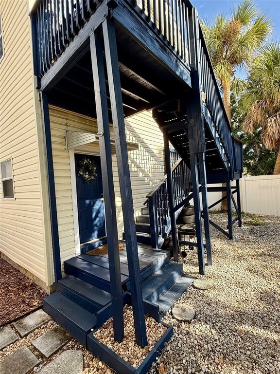 Image 6 of property listing at 2322 W CHERRY STREET, Tampa, FL 33607