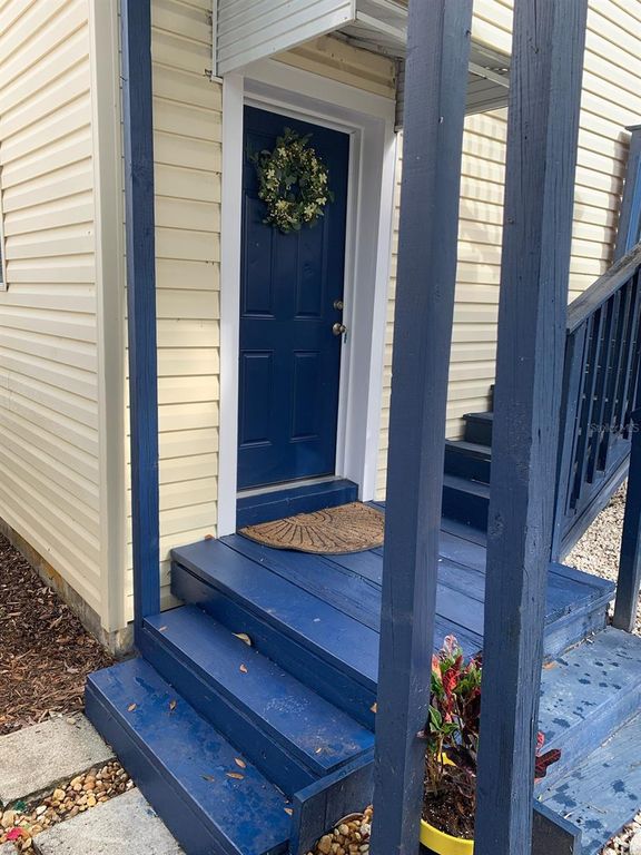 Image 7 of property listing at 2322 W CHERRY STREET, Tampa, FL 33607