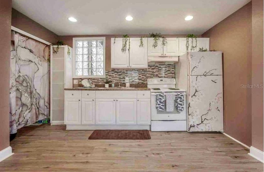 Image 8 of property listing at 2322 W CHERRY STREET, Tampa, FL 33607