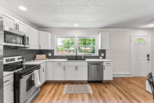 1916 Clarmarnic Drive, Fort Wayne, IN 46815