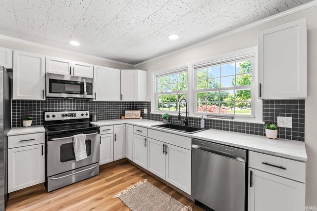 1916 Clarmarnic Drive, Fort Wayne, IN 46815