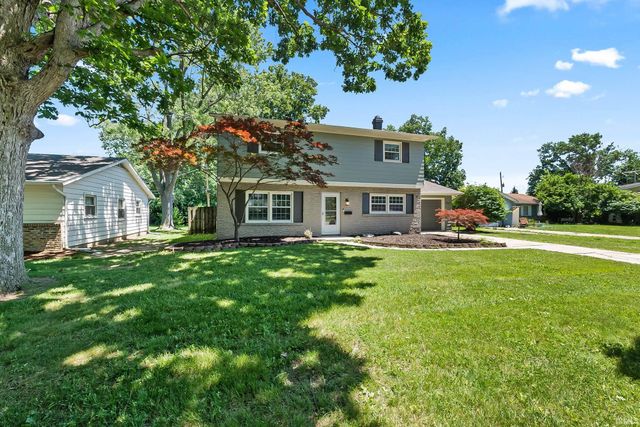 1916 Clarmarnic Drive, Fort Wayne, IN 46815