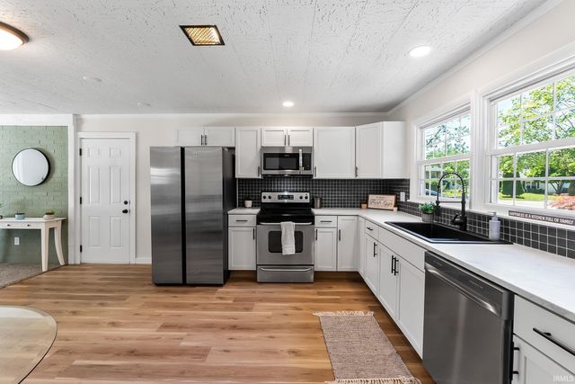 1916 Clarmarnic Drive, Fort Wayne, IN 46815