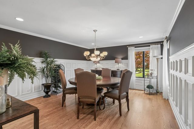 1960 Abbotsford Drive, Inverness, IL 60010