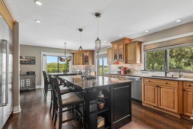 1960 Abbotsford Drive, Inverness, IL 60010