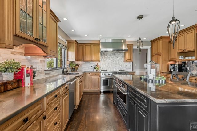 1960 Abbotsford Drive, Inverness, IL 60010