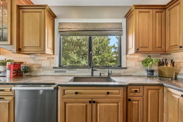 1960 Abbotsford Drive, Inverness, IL 60010
