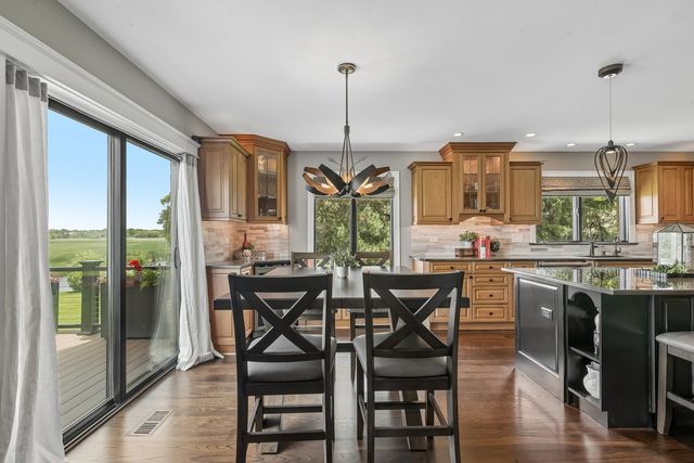 1960 Abbotsford Drive, Inverness, IL 60010