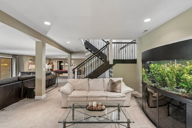 1960 Abbotsford Drive, Inverness, IL 60010