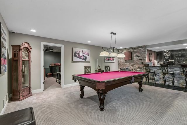 1960 Abbotsford Drive, Inverness, IL 60010