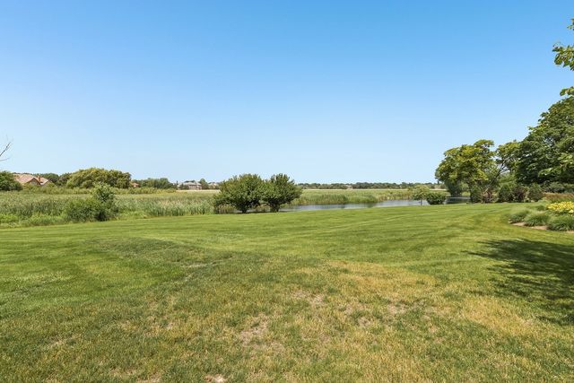 1960 Abbotsford Drive, Inverness, IL 60010