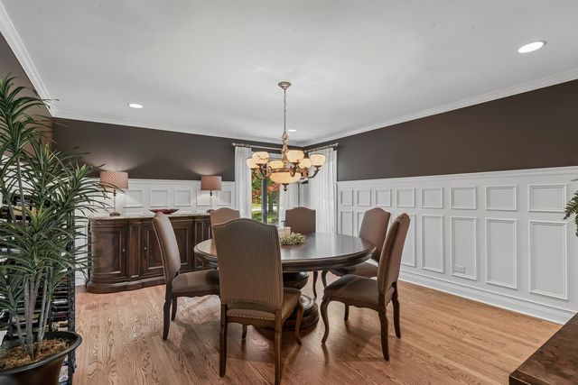 1960 Abbotsford Drive, Inverness, IL 60010