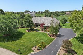 1960 Abbotsford Drive, Inverness, IL 60010