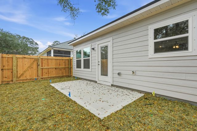 36 Shebbi Lane, Freeport, FL 32439