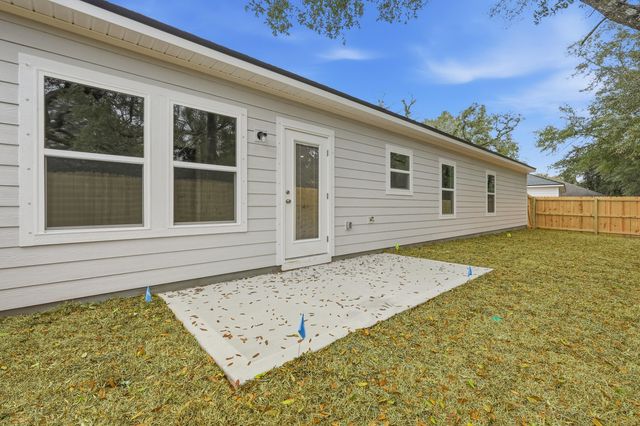 36 Shebbi Lane, Freeport, FL 32439