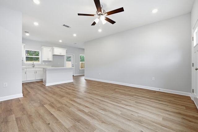 36 Shebbi Lane, Freeport, FL 32439