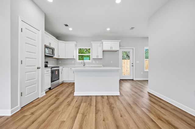 36 Shebbi Lane, Freeport, FL 32439