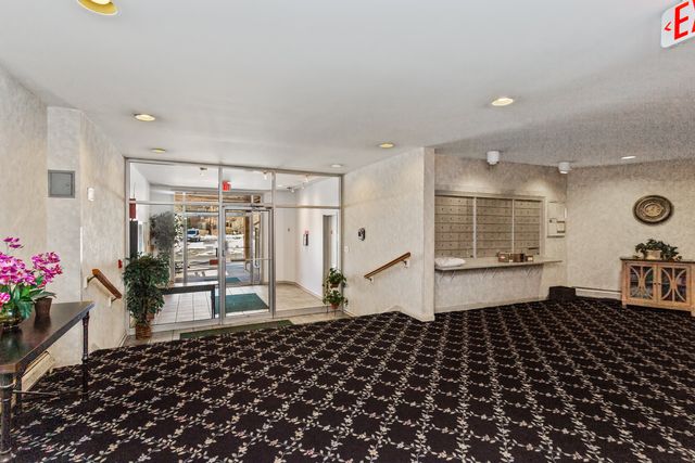 245 S Park Lane 424, Palatine, IL 60074