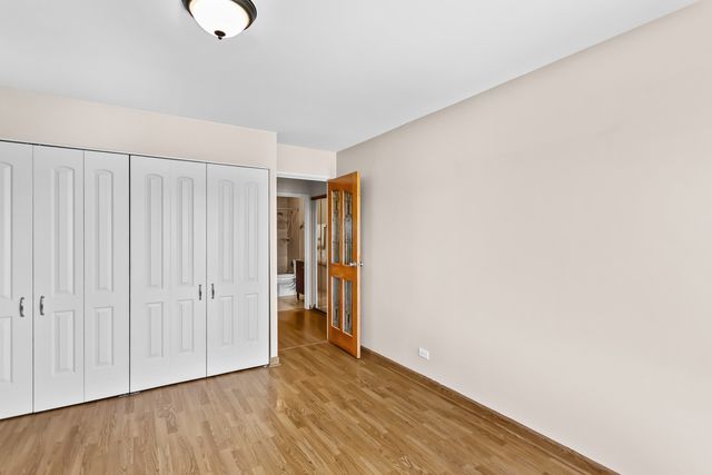 245 S Park Lane 424, Palatine, IL 60074