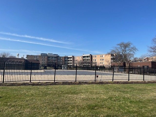 245 S Park Lane 424, Palatine, IL 60074