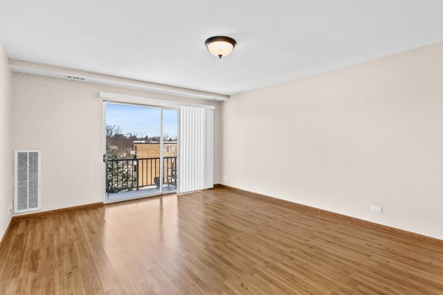 245 S Park Lane 424, Palatine, IL 60074