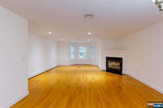 272 Highland Avenue, Palisades Park, NJ 07650