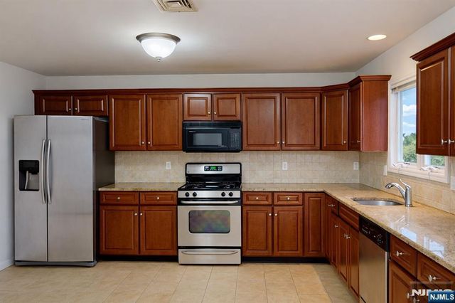 272 Highland Avenue, Palisades Park, NJ 07650