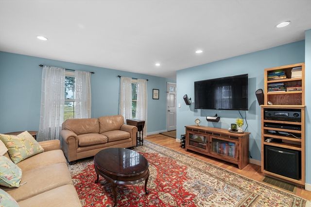 48 Mountwood Rd, Swampscott, MA 01907