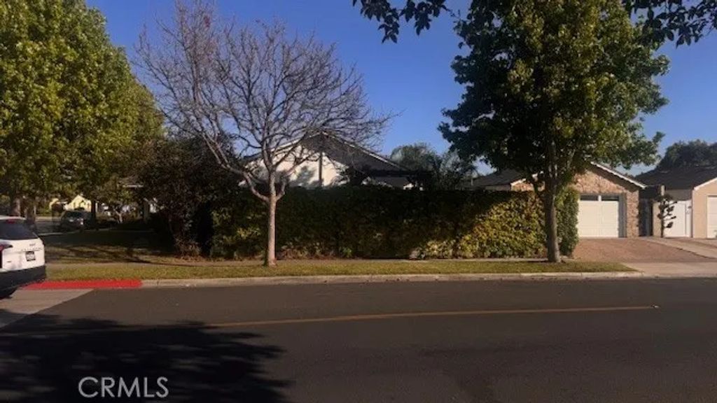 11841 Montecito, Los Alamitos, CA 90720