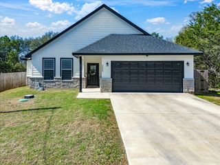 3039 Steepleridge Circle, Granbury, TX 76048