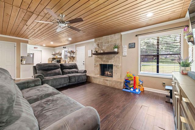 109 Heights Park Dr, Longview, TX 75601