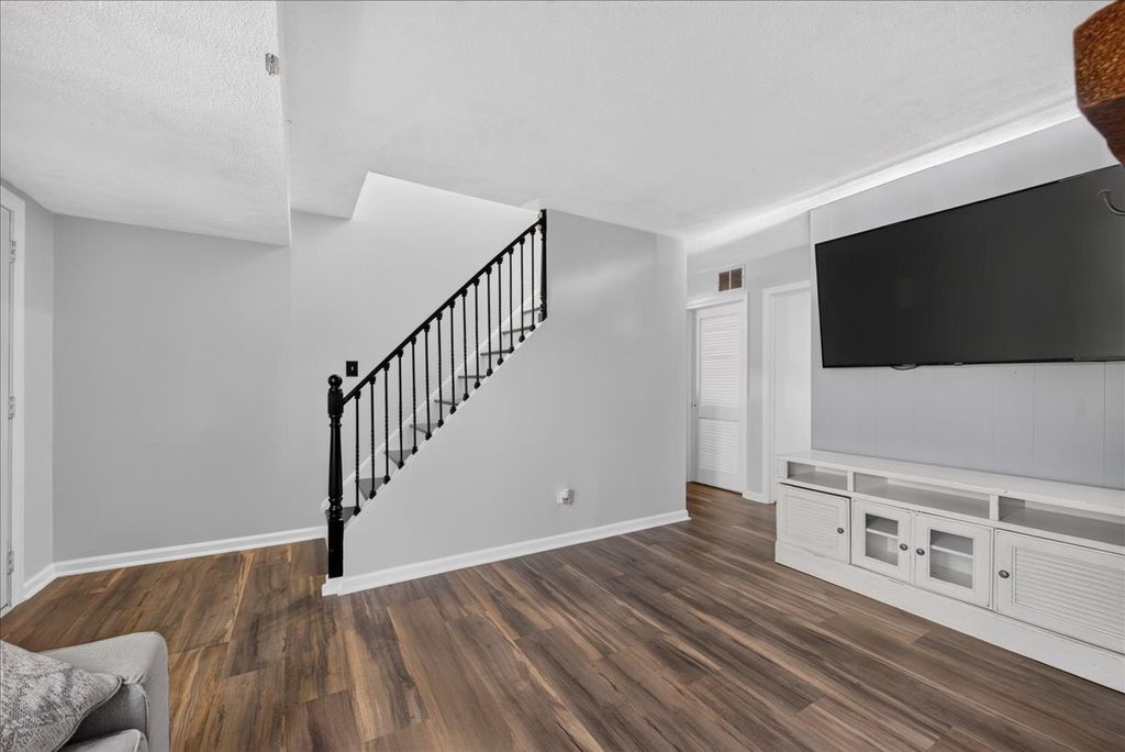 8001 Neenah Avenue, Burbank, IL 60459 — photo 3