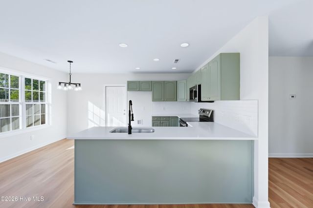 20 S Shelby Road, Southport, NC 28461