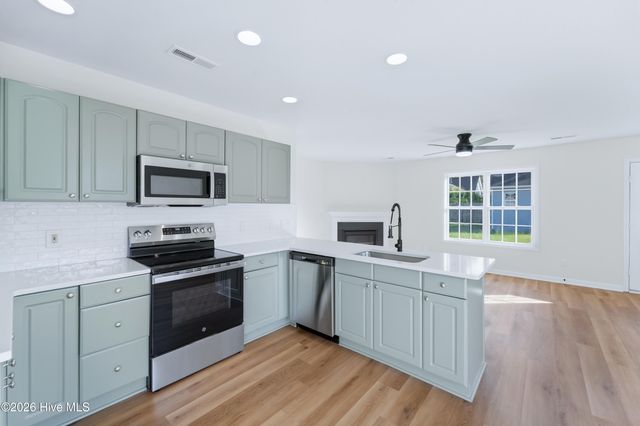 20 S Shelby Road, Southport, NC 28461
