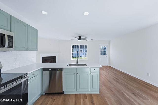 20 S Shelby Road, Southport, NC 28461