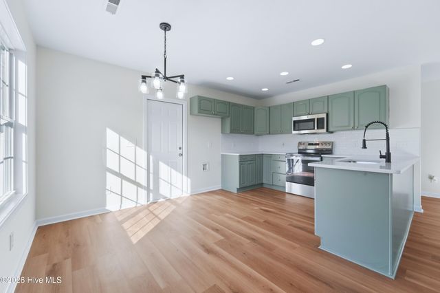20 S Shelby Road, Southport, NC 28461
