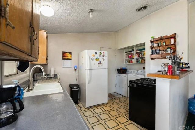 2028 W Maple Avenue, Orange, CA 92868