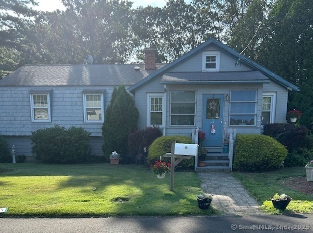15 Pickett Street, Milford, CT 06460