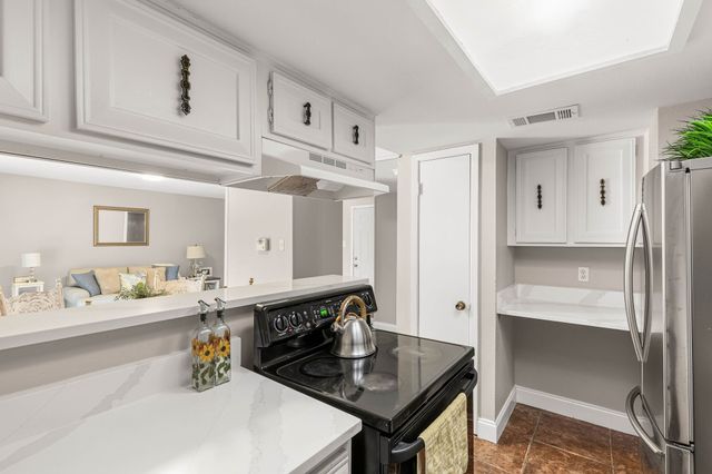 5809 Harvest Hill Road 2055, Dallas, TX 75230